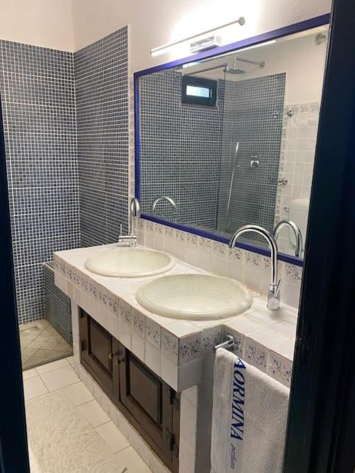 Feriehus Dimora Disiu - Jacuzzi & Sea View - 4 Minuti A Piedi Dal Centro *